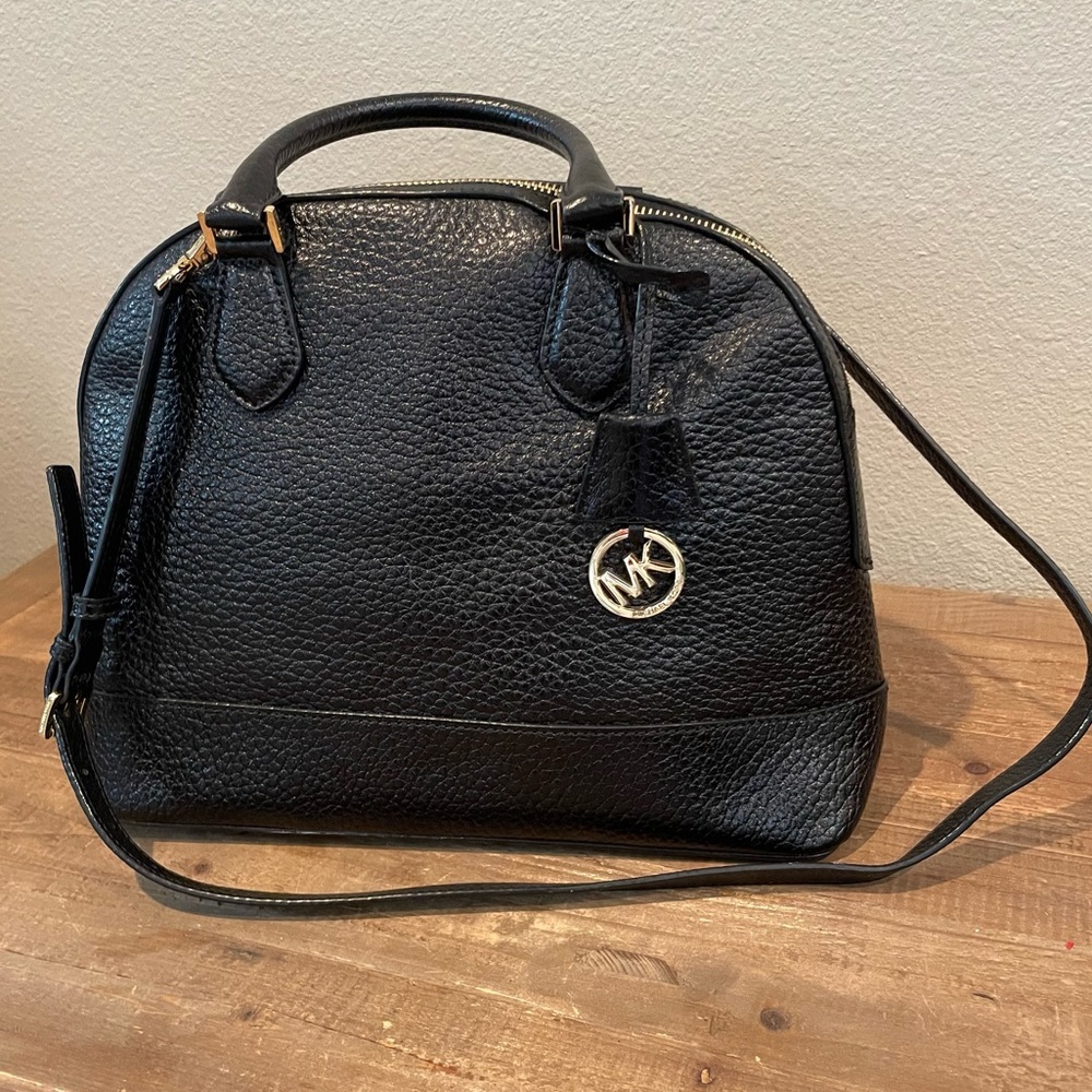 Michael Kors Symthe Sachetel Bag in Black